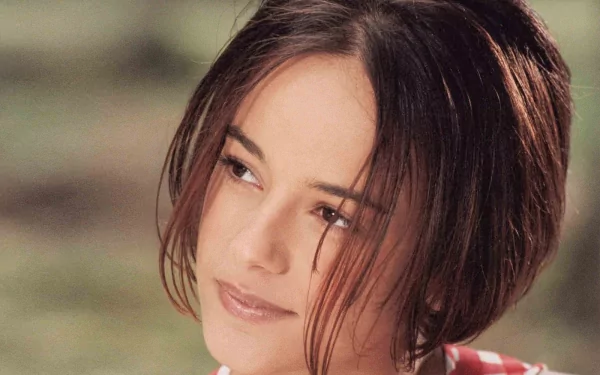 HD PC desktop wallpaper featuring a close-up portrait of Alizée with soft lighting, representing music-themed imagery.