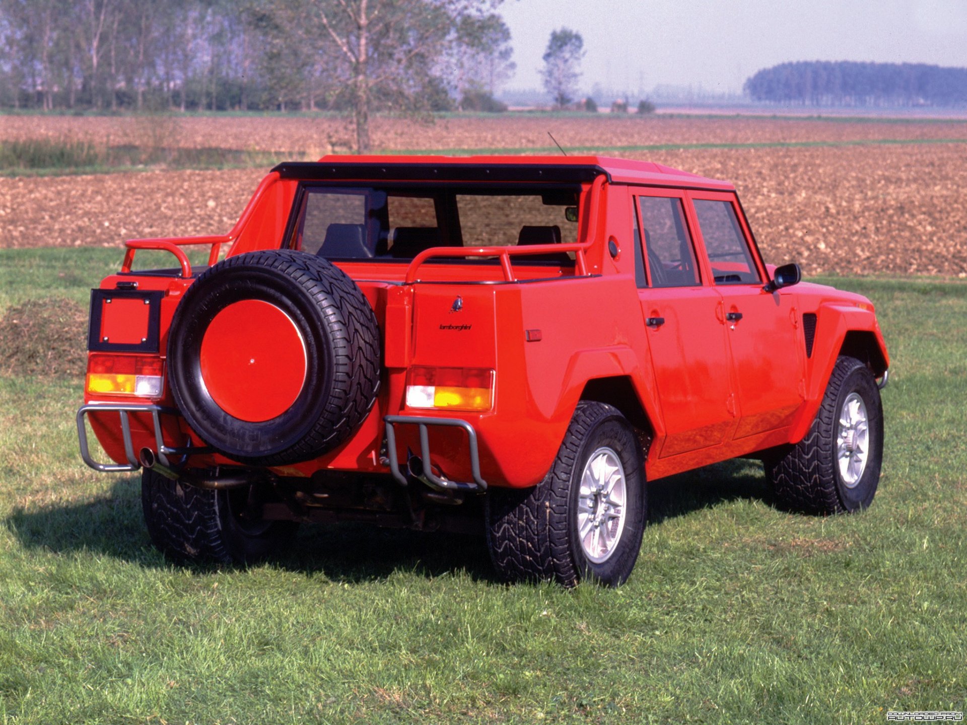 Download Vehicle Lamborghini LM002 HD Wallpaper