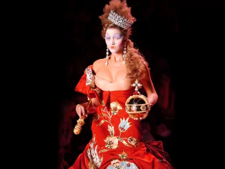 HD PC desktop wallpaper of a woman in an ornate red gown and jeweled crown, holding a scepter and orb against a dark background.