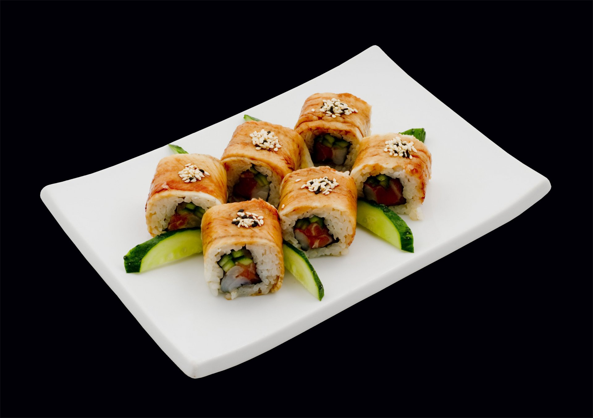 Close-up of neatly arranged sushi rolls on a white plate with cucumber slices, rendered in sharp detail as a 4K Ultra HD PC desktop wallpaper background.