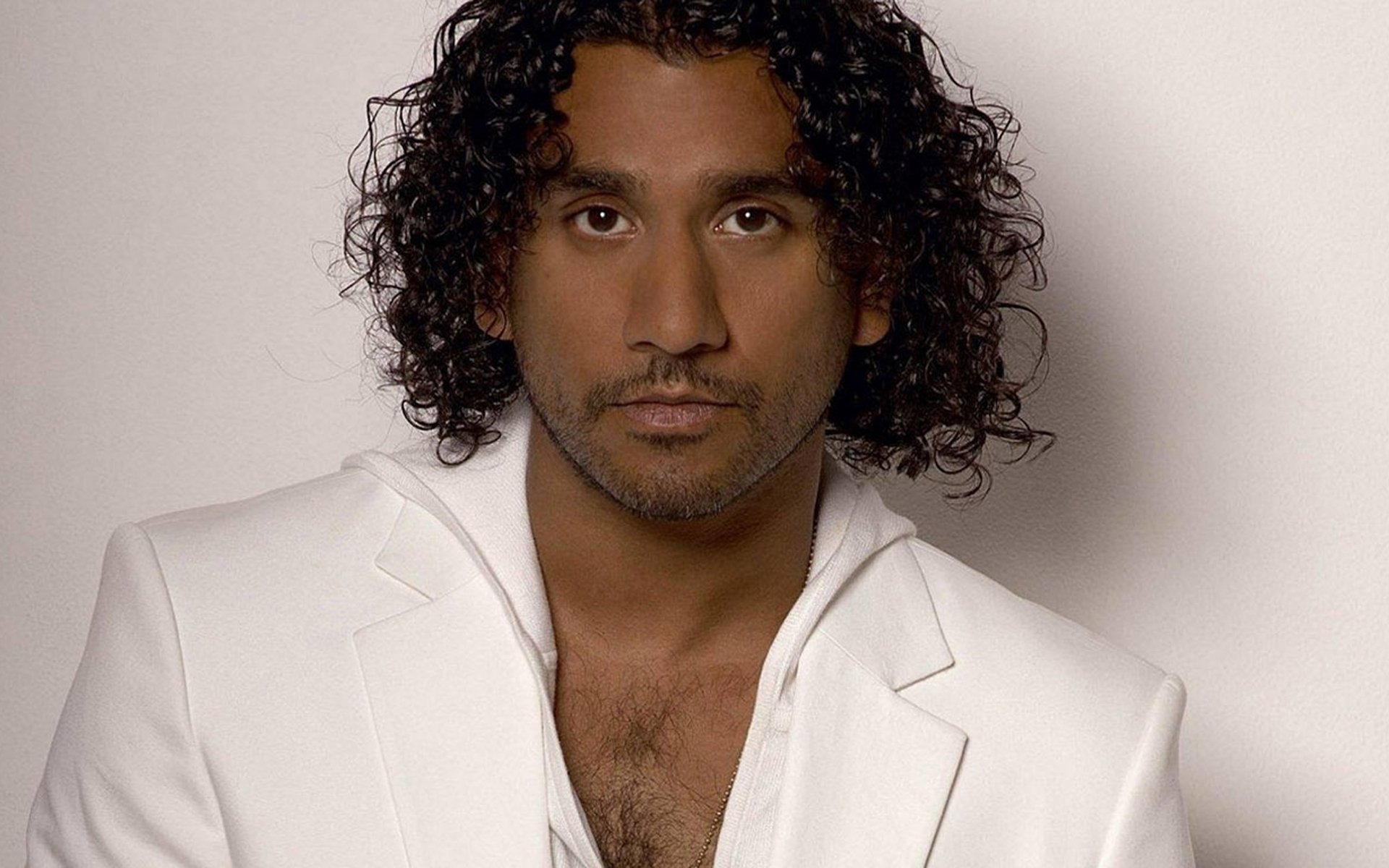 Download Man Naveen Andrews HD Wallpaper