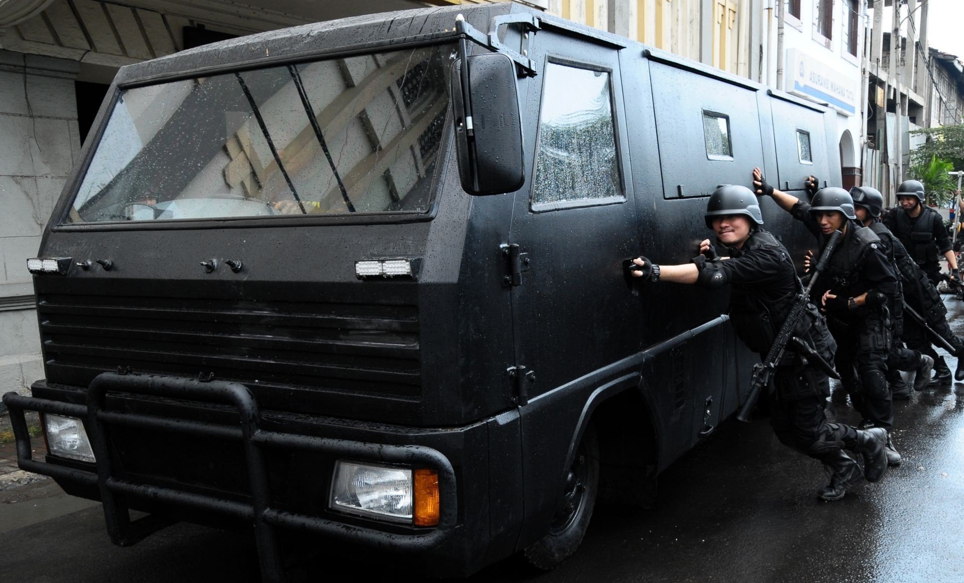 Download Movie The Raid: Redemption HD Wallpaper