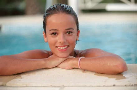 HD PC desktop wallpaper featuring a close-up portrait of Alizée smiling by the pool, tagged with music and Alizée.