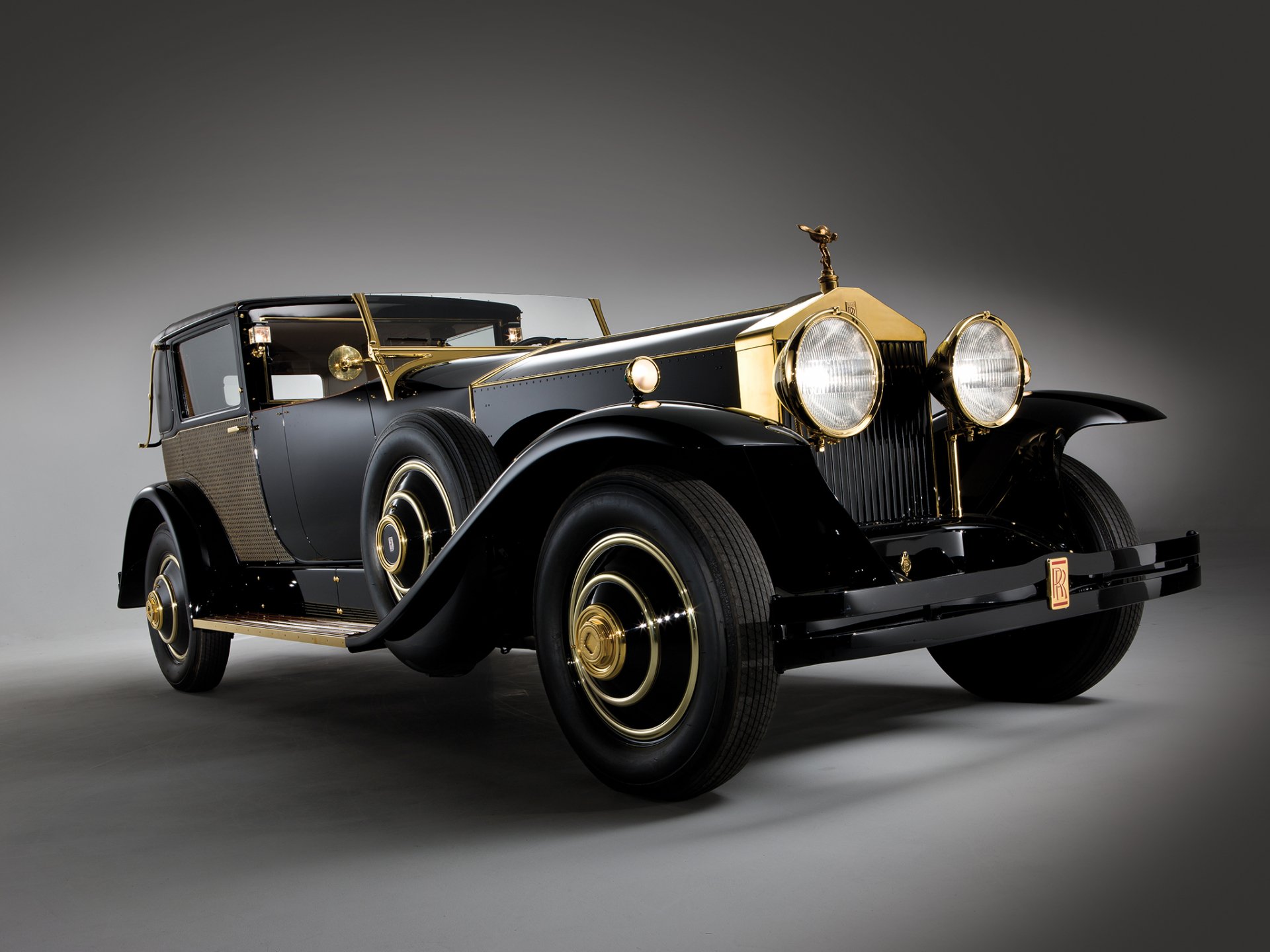 1923 Rolls-Royce Silver Ghost classic vehicle showcased in a high-definition PC desktop wallpaper, highlighting its elegant design and timeless luxury.