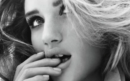 Celebrity Rosie Huntington-Whiteley HD Desktop Wallpaper | Background Image