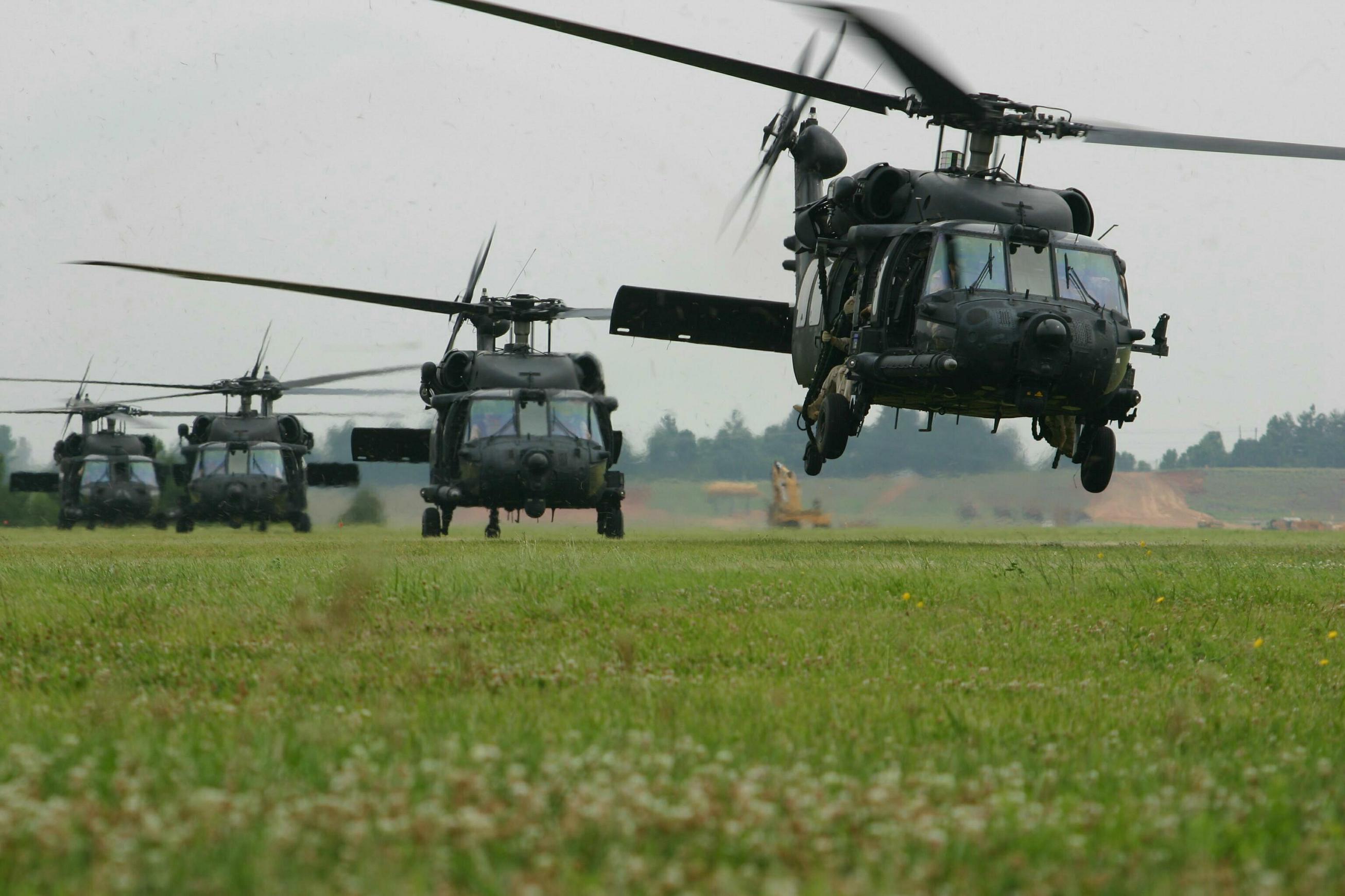 Sikorsky Uh 60 Black Hawk Hd Wallpaper Background Image