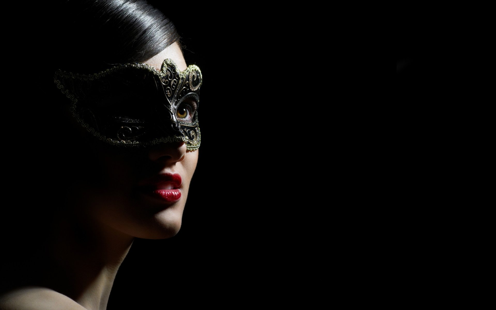 Mystery Unveiled: HD Masked Elegance Photography Wallpaper