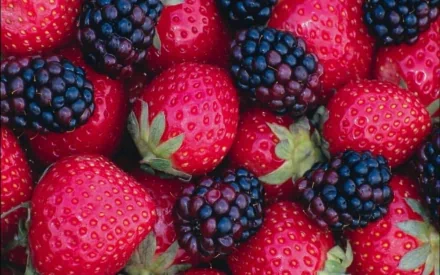 HD desktop wallpaper featuring a close-up of fresh strawberries and blackberries, highlighting vibrant colors and natural texture of the berries.
