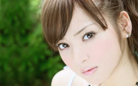 HD PC desktop wallpaper featuring a close-up portrait of celebrity Nozomi Sasaki with a blurred green background.