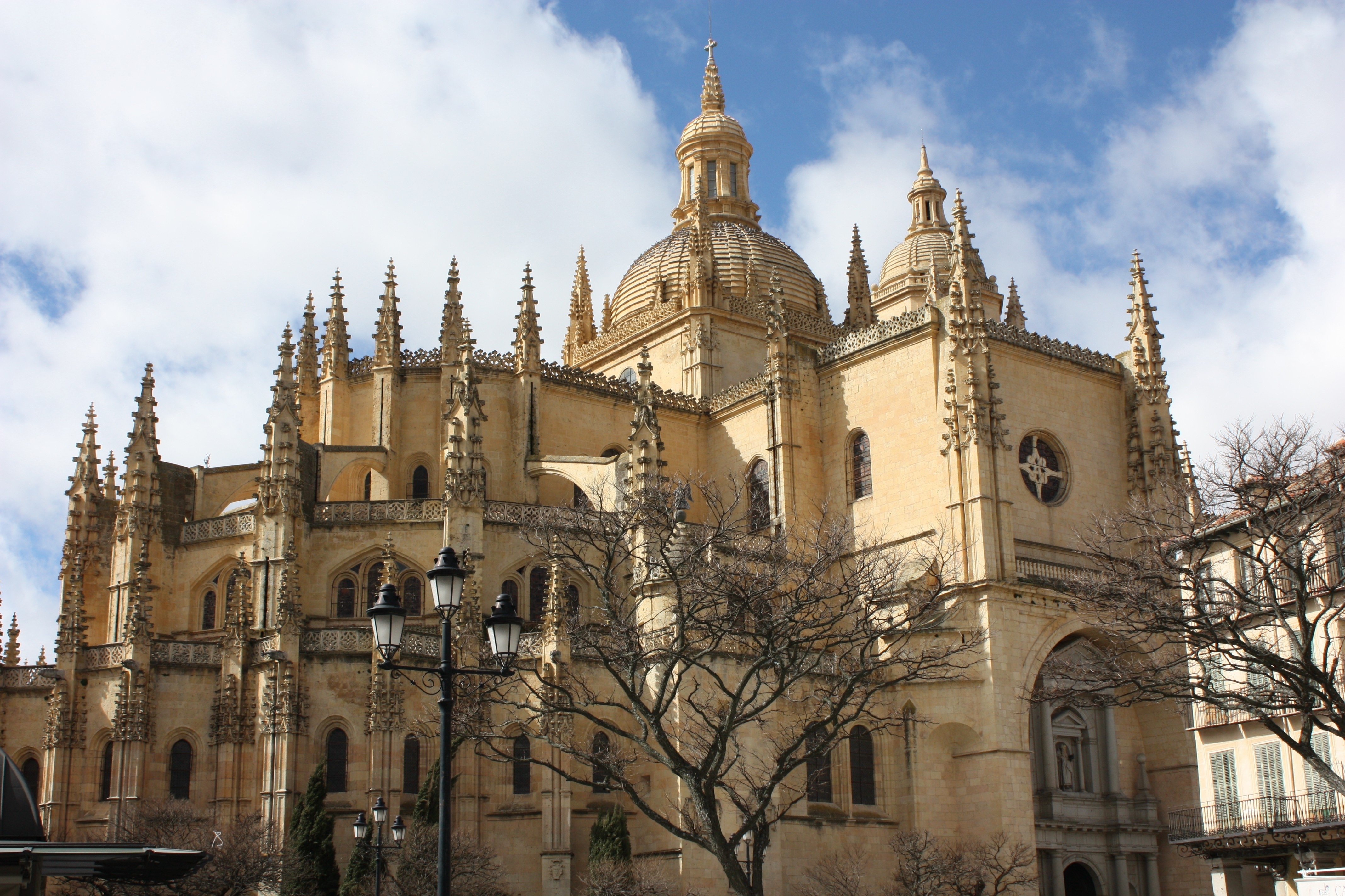 Religious Segovia Cathedral HD Wallpaper | Background Image