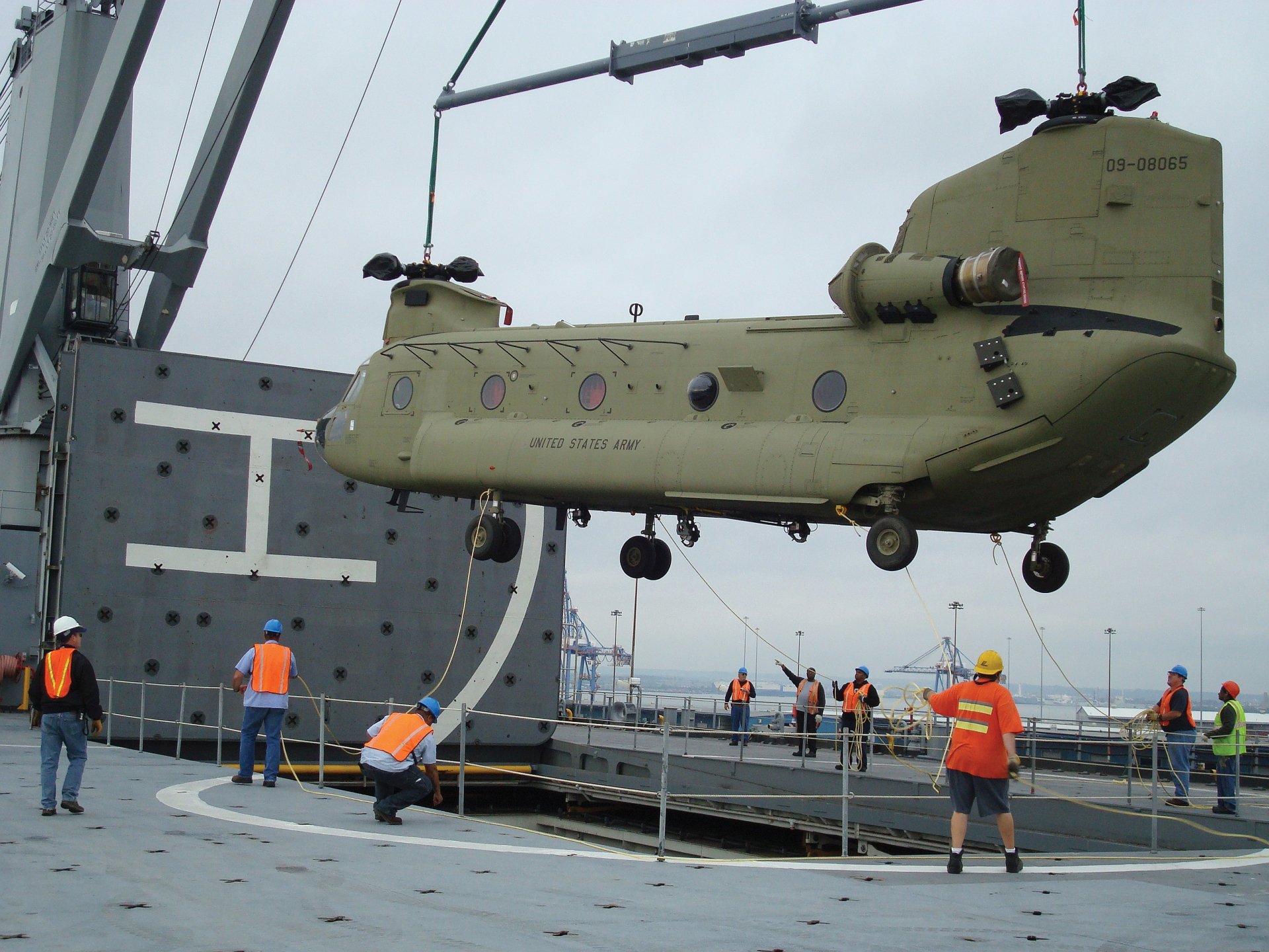 Download Military Boeing CH-47 Chinook HD Wallpaper