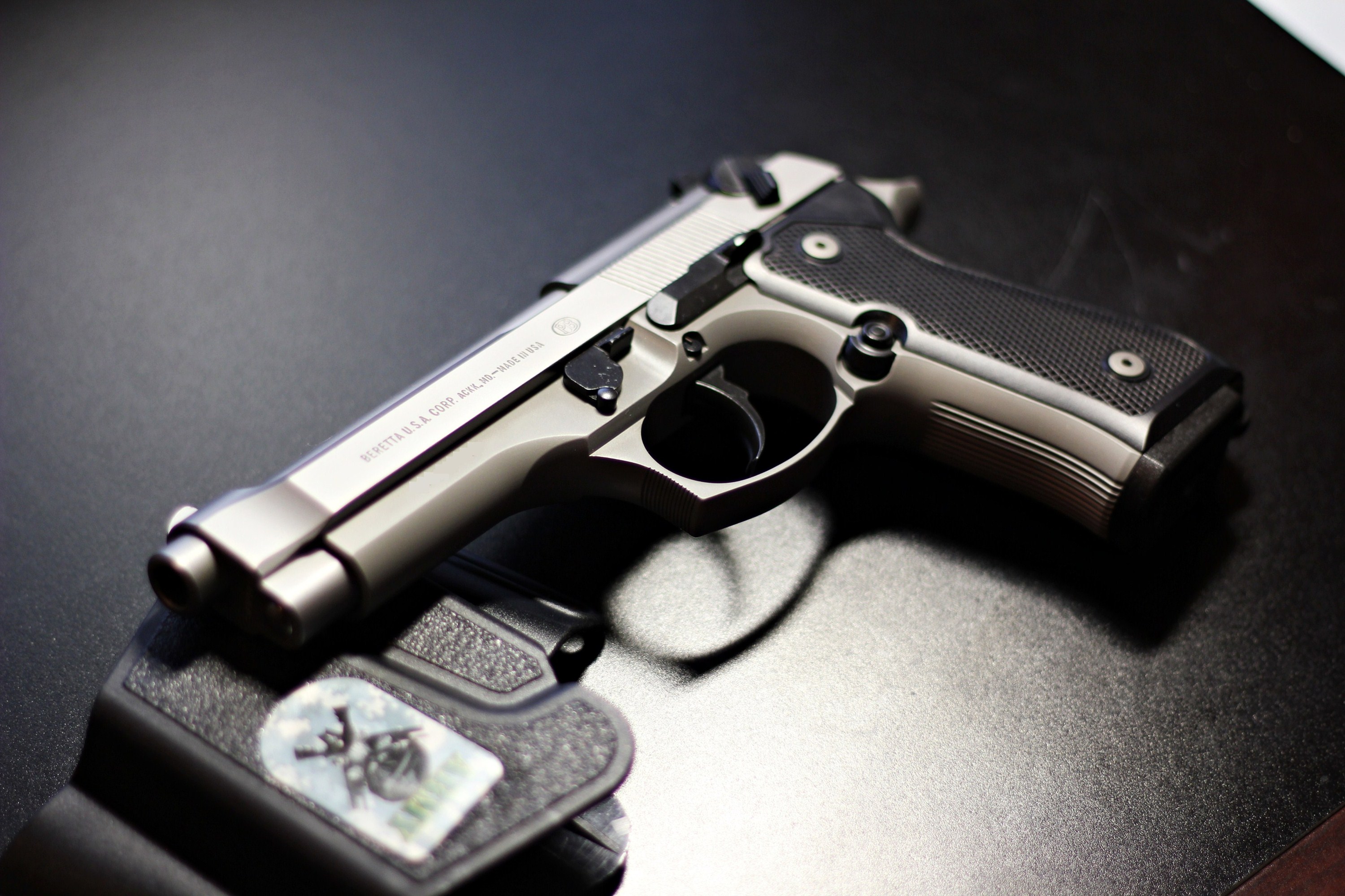 2 Beretta 92Fs HD Wallpapers | Background Images - Wallpaper Abyss