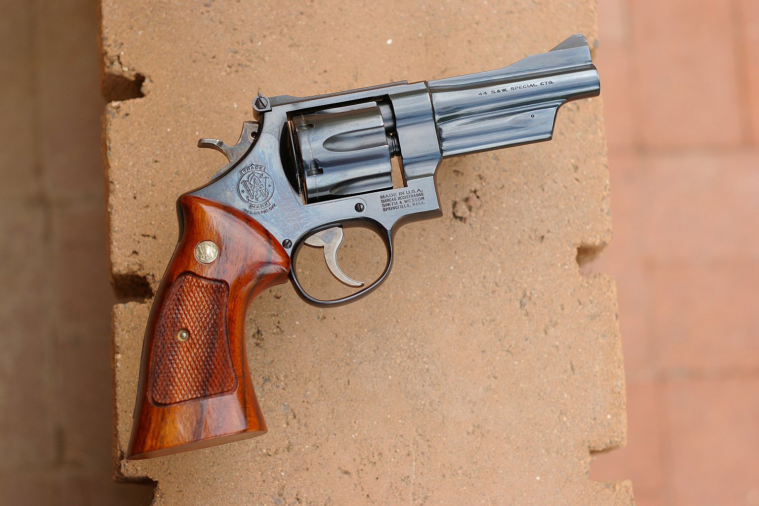 Download Man Made Smith & Wesson Revolver Wallpaper