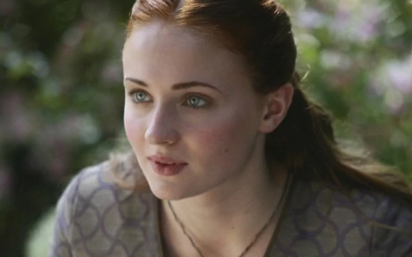 Sophie Turner as Sansa Stark in a serene moment, featured in this HD wallpaper from the iconic TV show Game of Thrones. A captivating blend of beauty and storytelling.