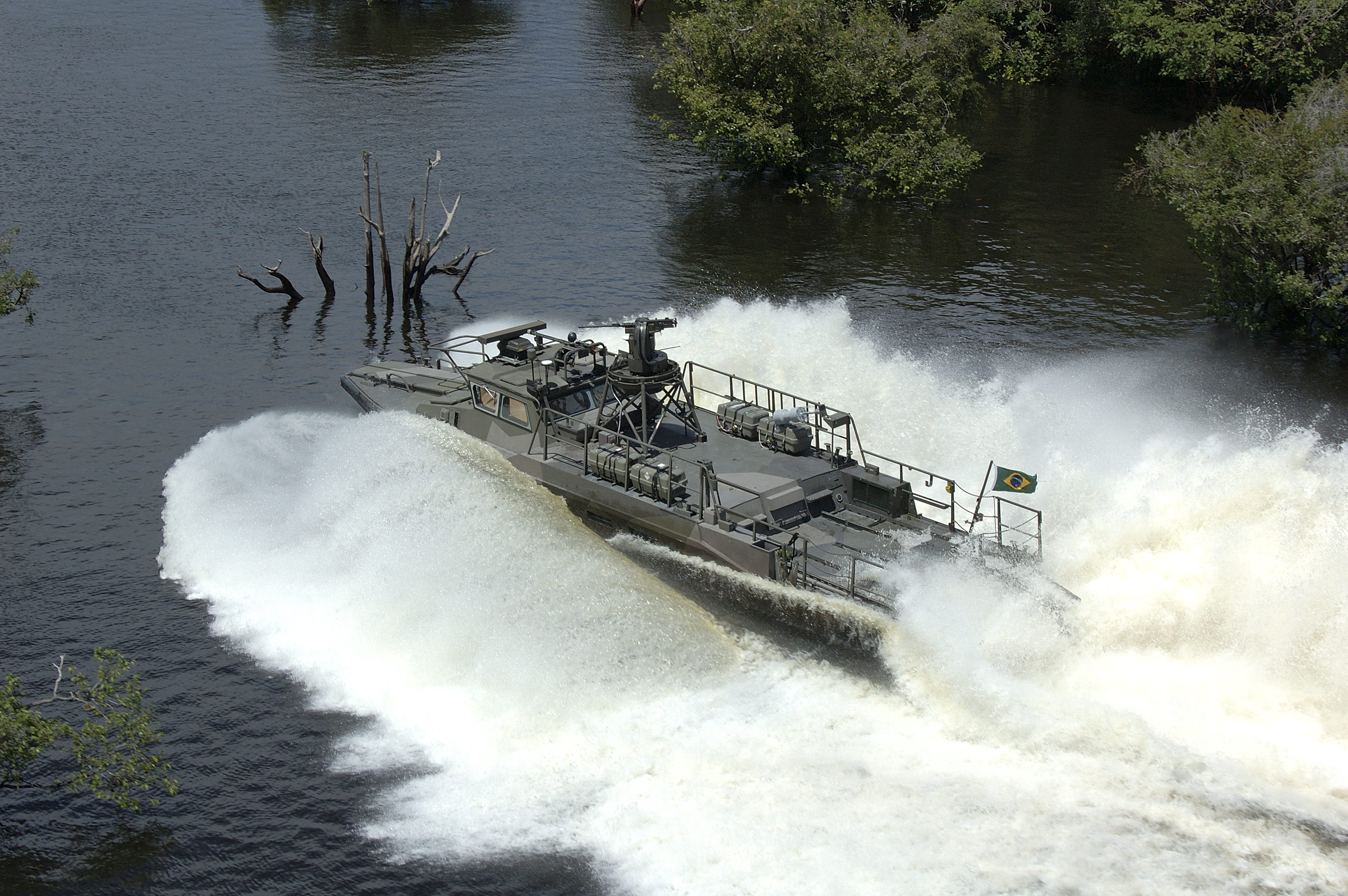 Речной бой ограничение. Cb90 Combat Boat. Combat Boat 90 (cb90). Combat Boat 90 военный катер. Шведский катер cb90.