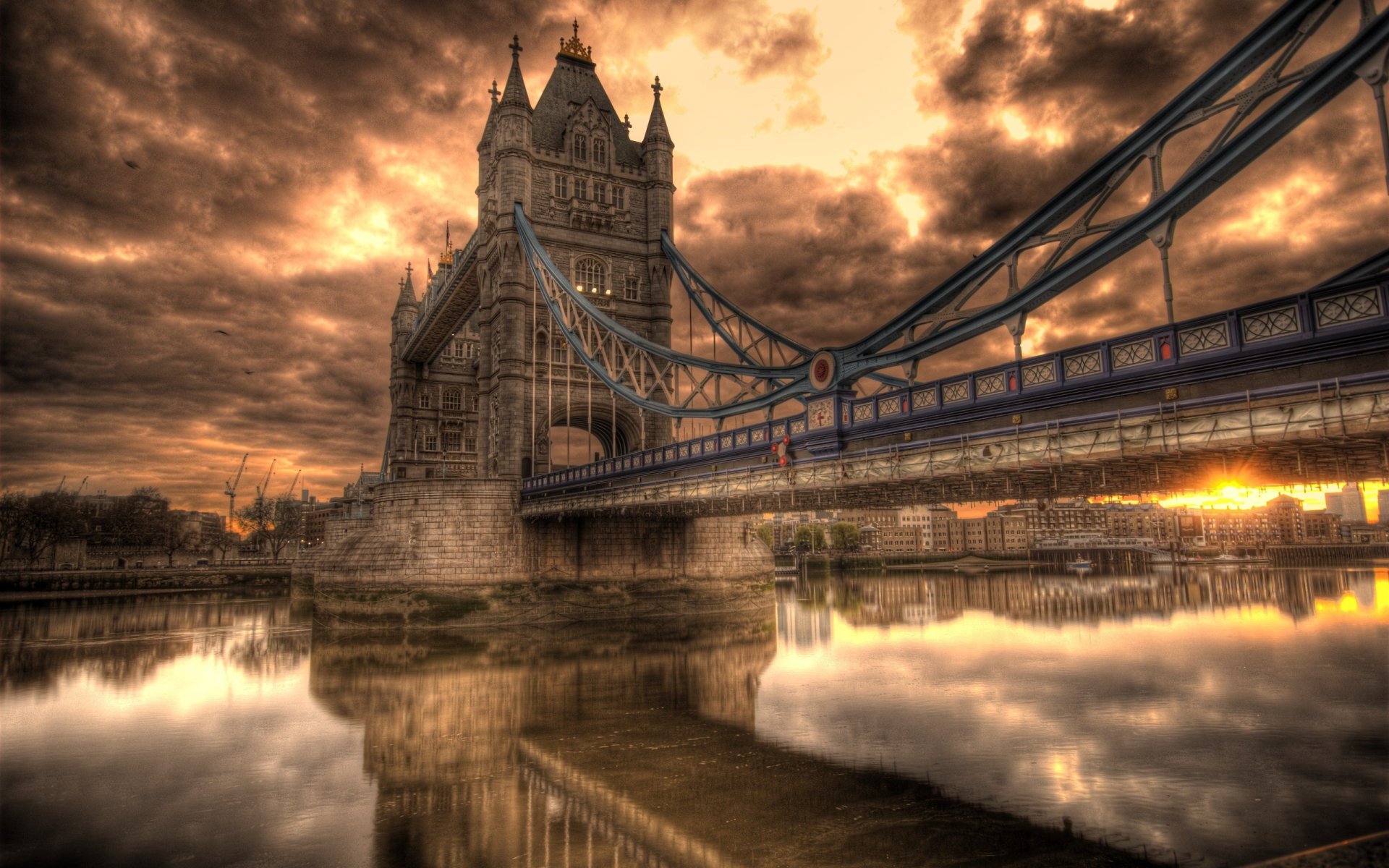 HD desktop wallpaper featuring the man-made Tower Bridge at sunset with dramatic clouds and a reflective river below.
