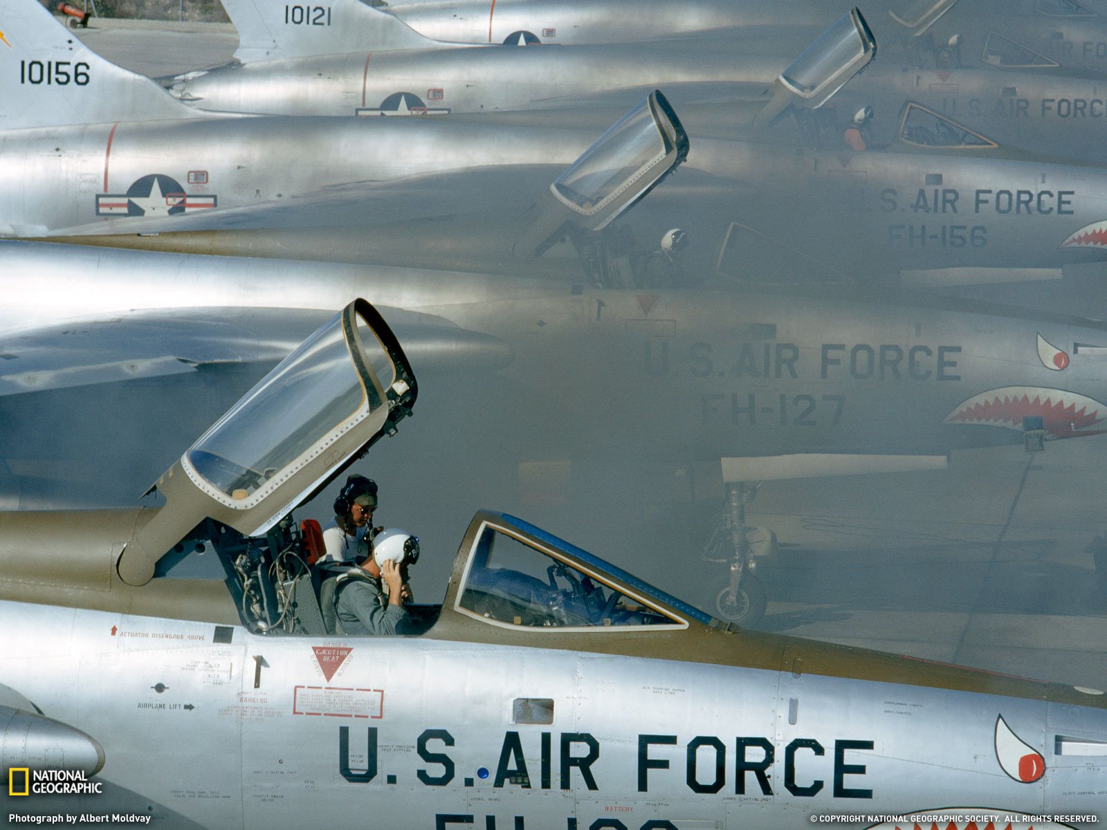 Download Military Republic F-105 Thunderchief Wallpaper