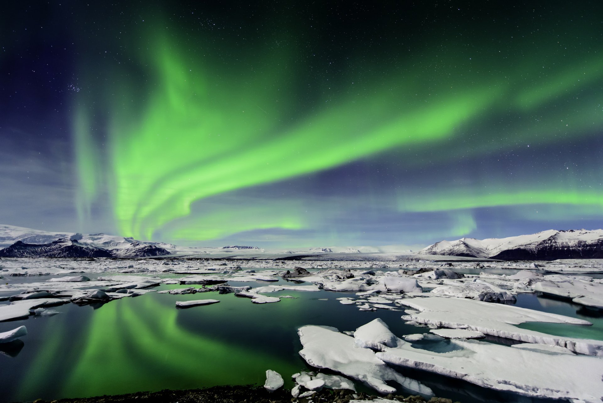 Stunning Aurora Borealis HD Wallpaper: Nature's Northern Lights ...