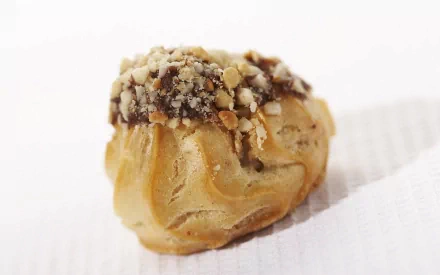 HD PC desktop wallpaper featuring a close-up of a cream puff dessert topped with chocolate and chopped nuts against a white background.