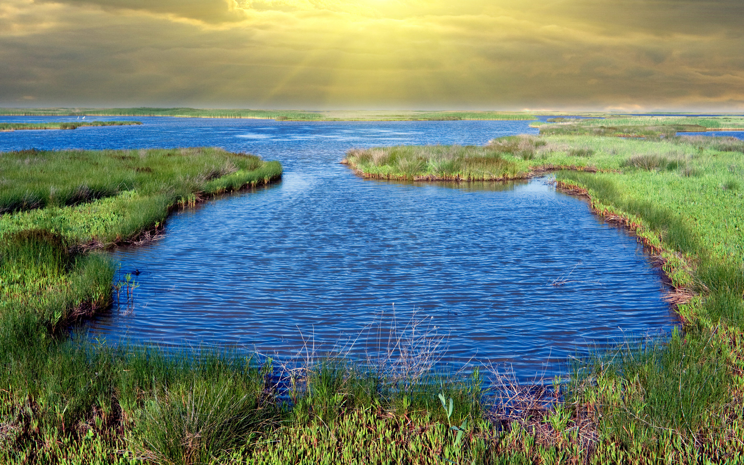 Serene Lake Haven: Stunning Nature HD Wallpaper