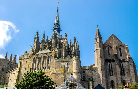 HD desktop wallpaper featuring the religious architecture of Mont Saint-Michel under a clear blue sky.
