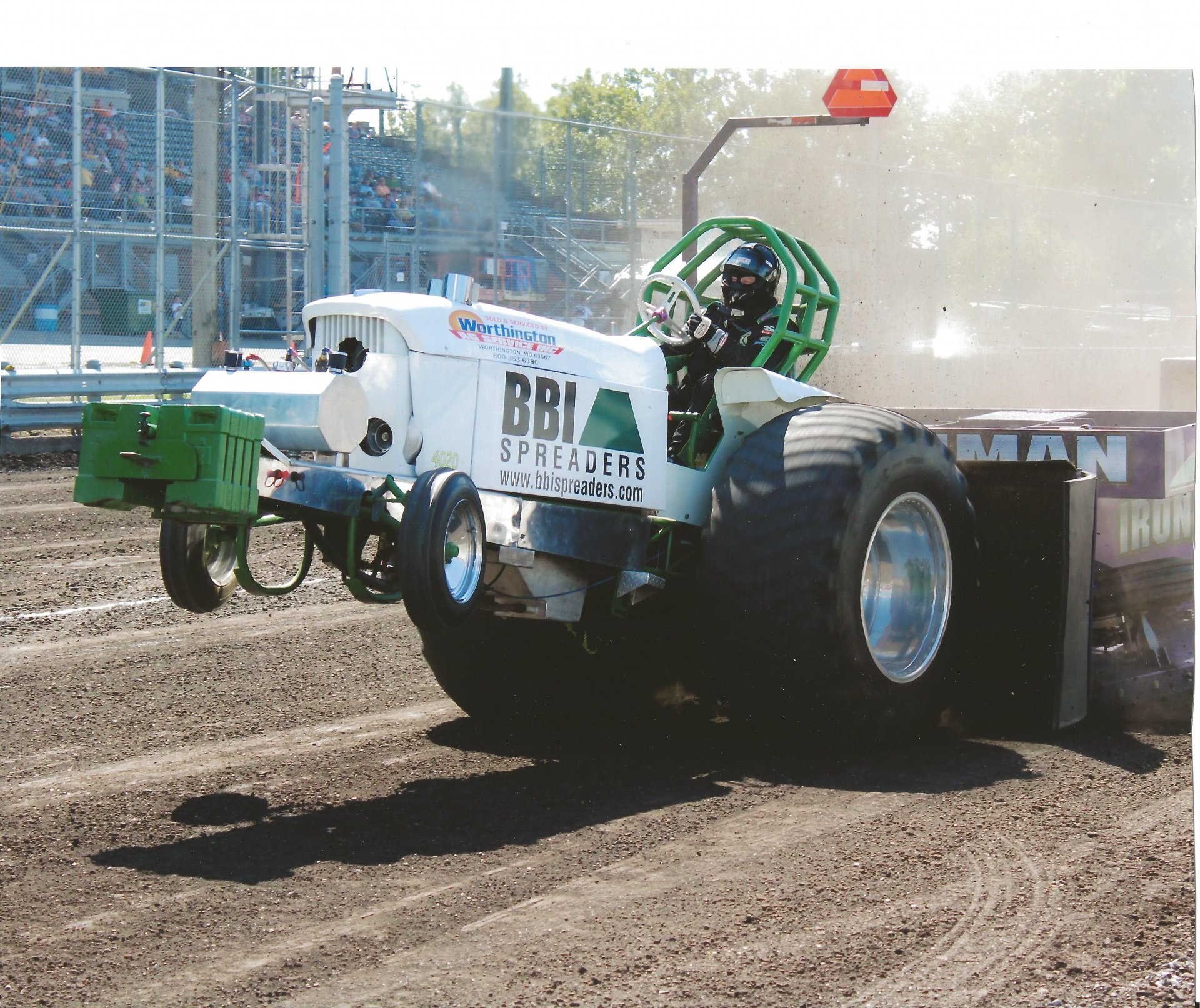 Download Tractor Vehicle Pulling Tractor 4k Ultra HD Wallpaper