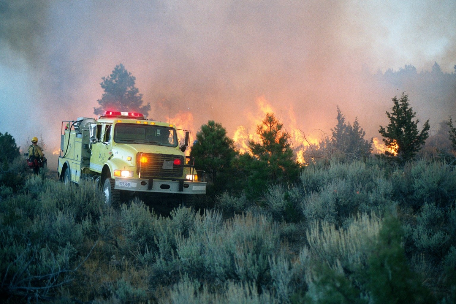 Download Fire Fire Engine Vehicle Fire Truck Wallpaper