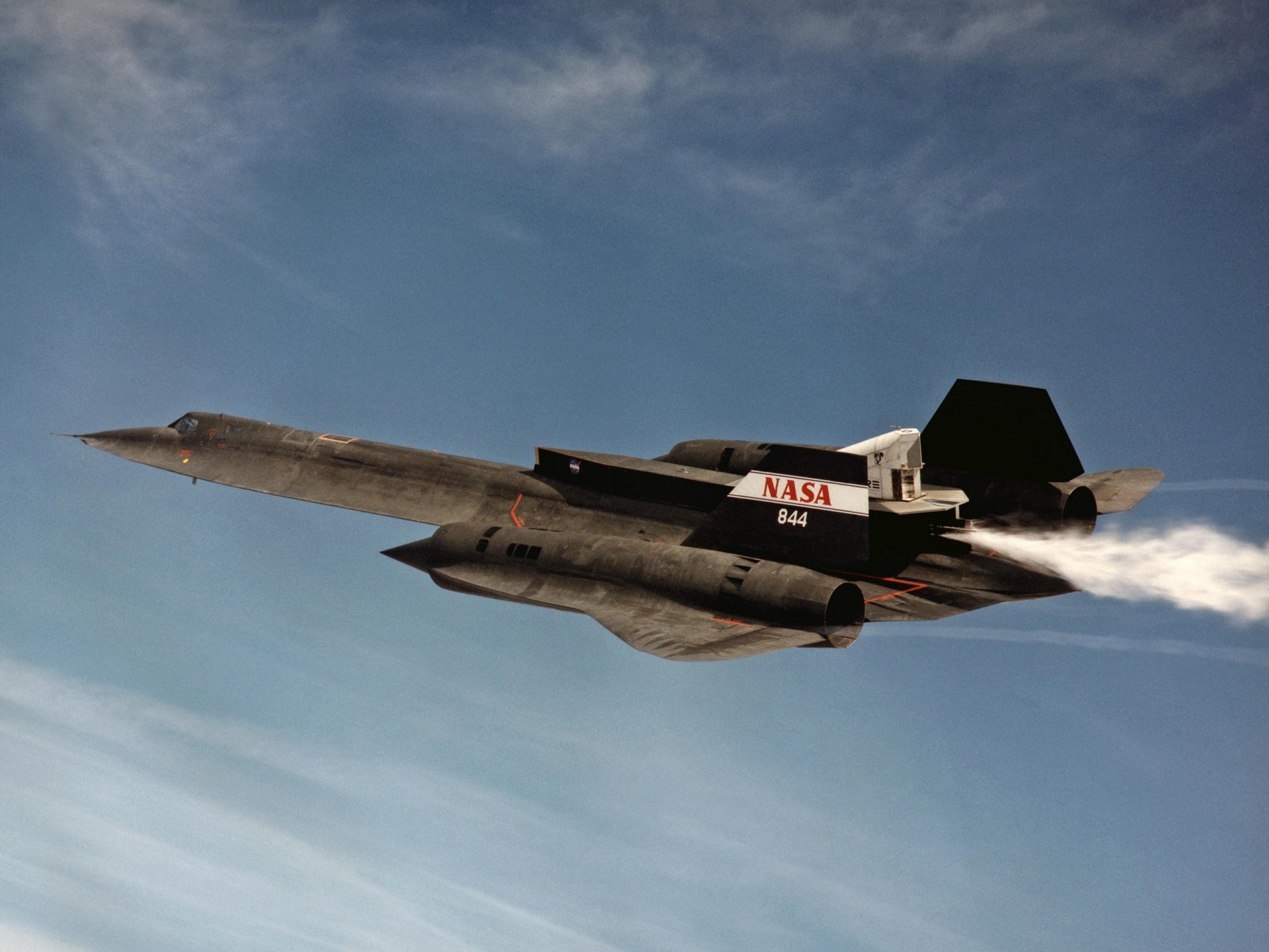 HD desktop wallpaper featuring the Lockheed SR-71 Blackbird military aircraft soaring against a blue sky backdrop.