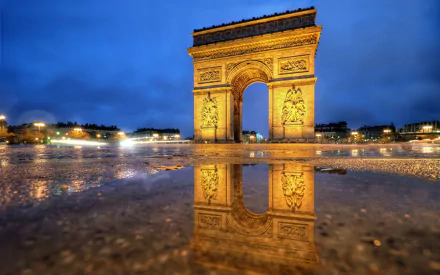 A stunning HD wallpaper of the Arc de Triomphe, beautifully illuminated at dusk, reflecting in puddles on the ground, showcasing its architectural grandeur.
