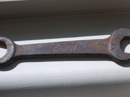 man made wrench HD Desktop Wallpaper | Background Image