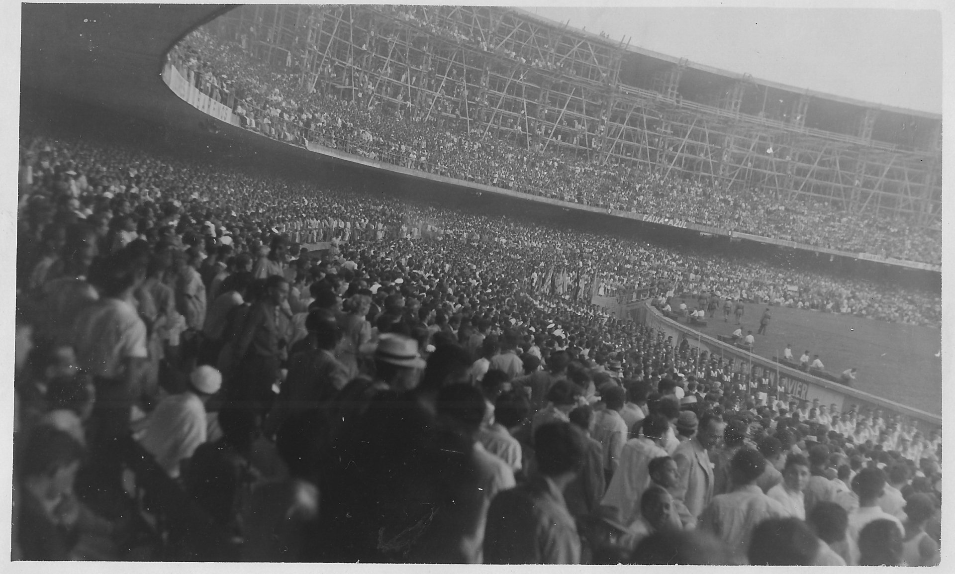 Black-and-white crowd filling a vast curved stadium bowl at a sports event — 2K Quad HD PC desktop wallpaper and background.
