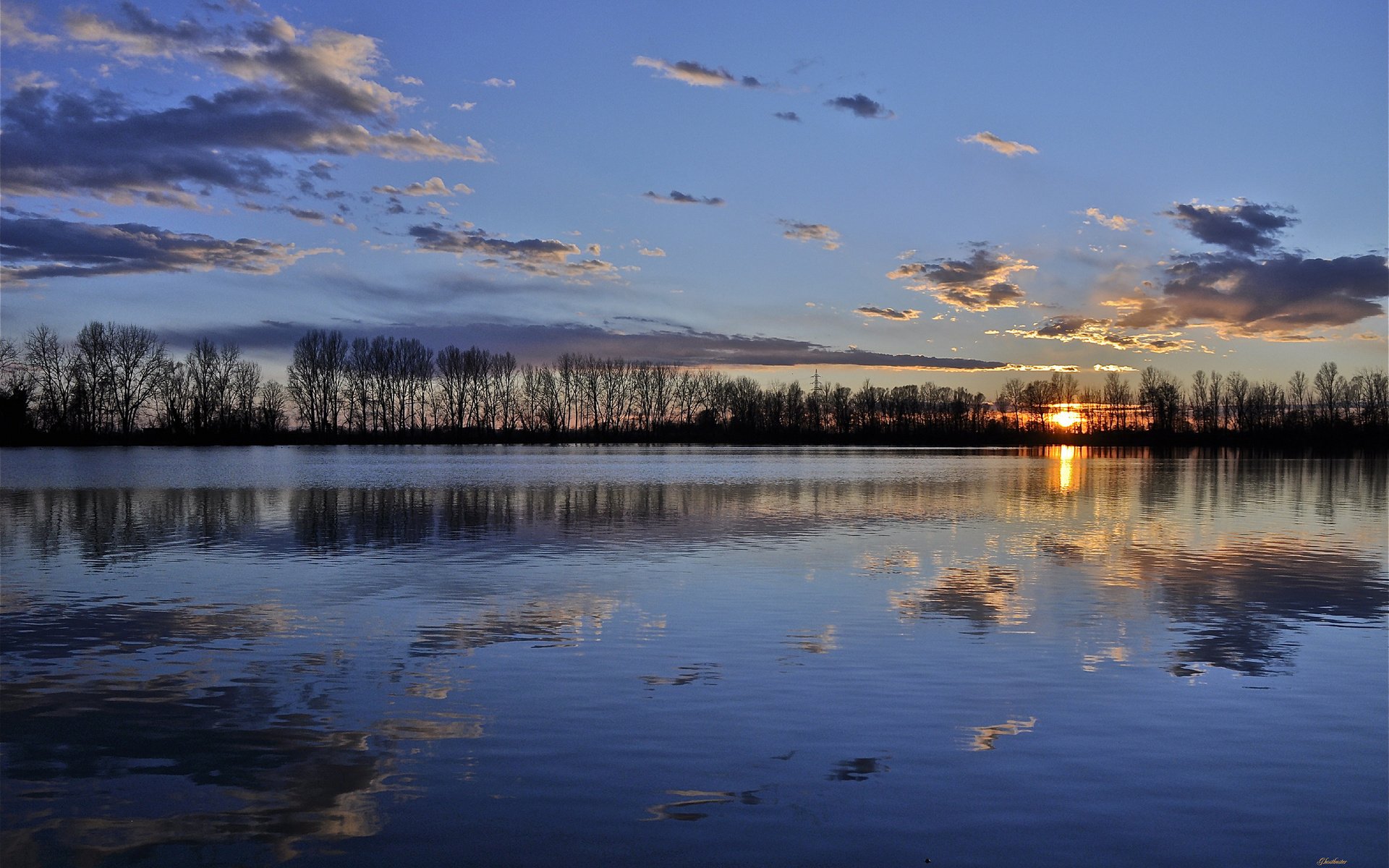 Evening Glow: Stunning Sunset Reflection Over a Tranquil Lake – HD ...