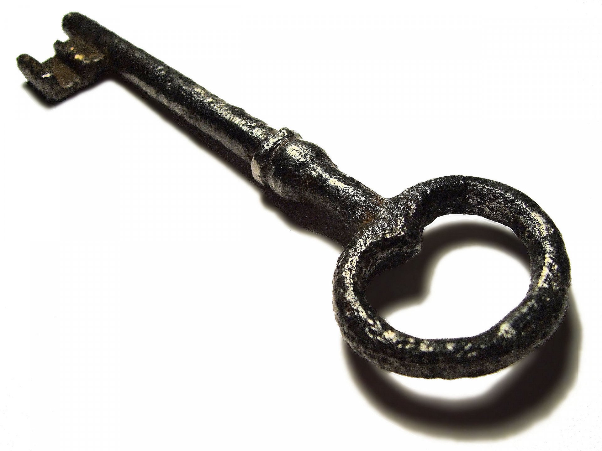 Download Man Made Key HD Wallpaper