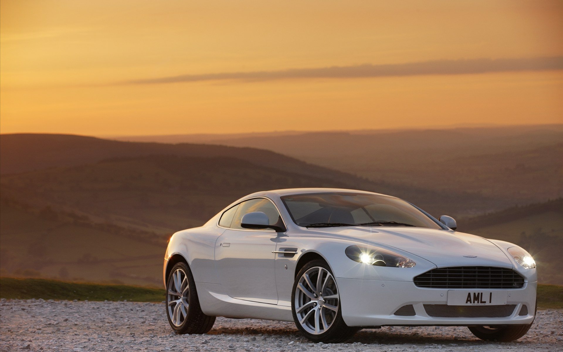 Download Vehicle Aston Martin DB9 HD Wallpaper