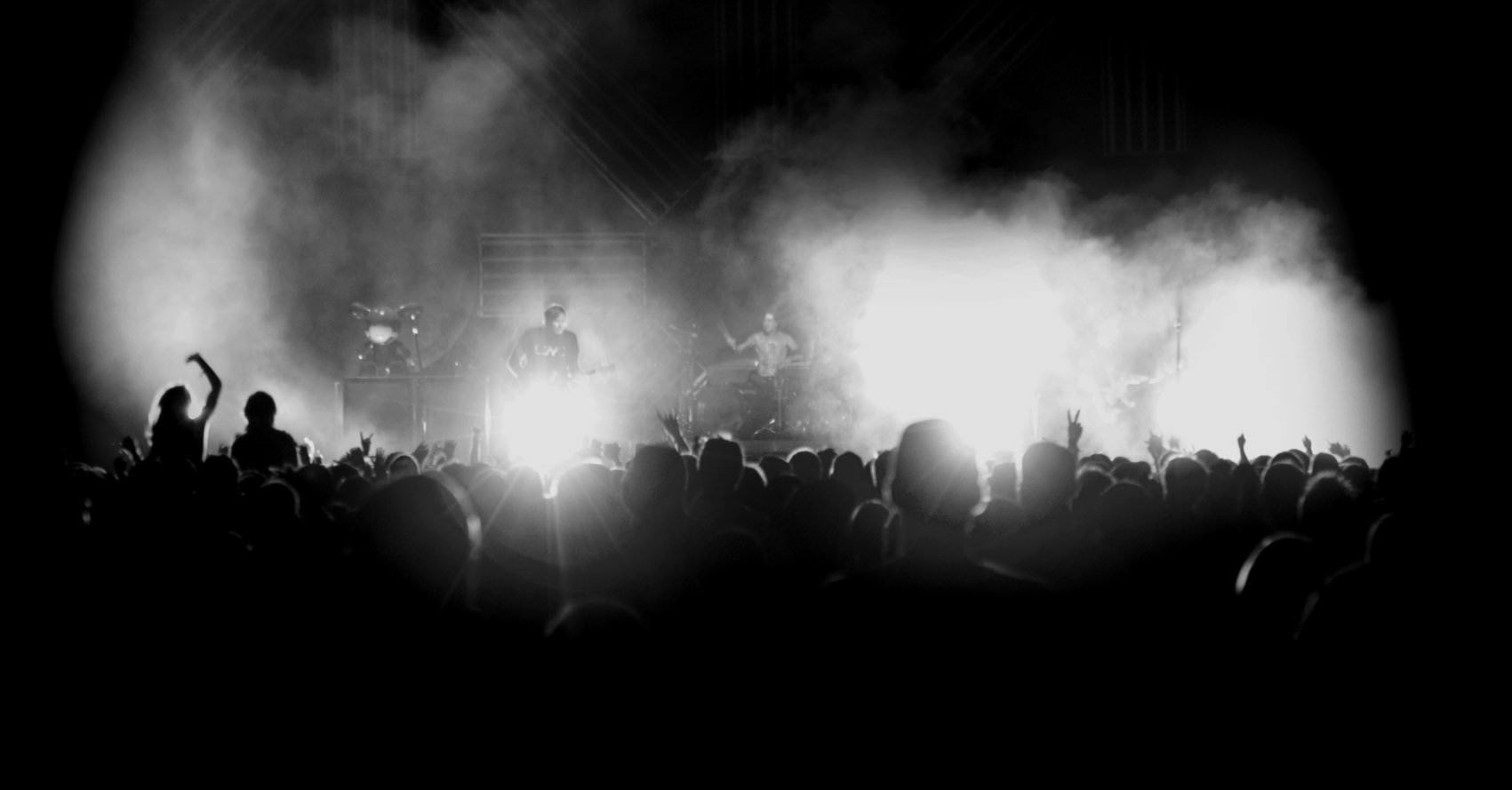 concert Wallpaper and Background Image | 1701x889 | ID:438072