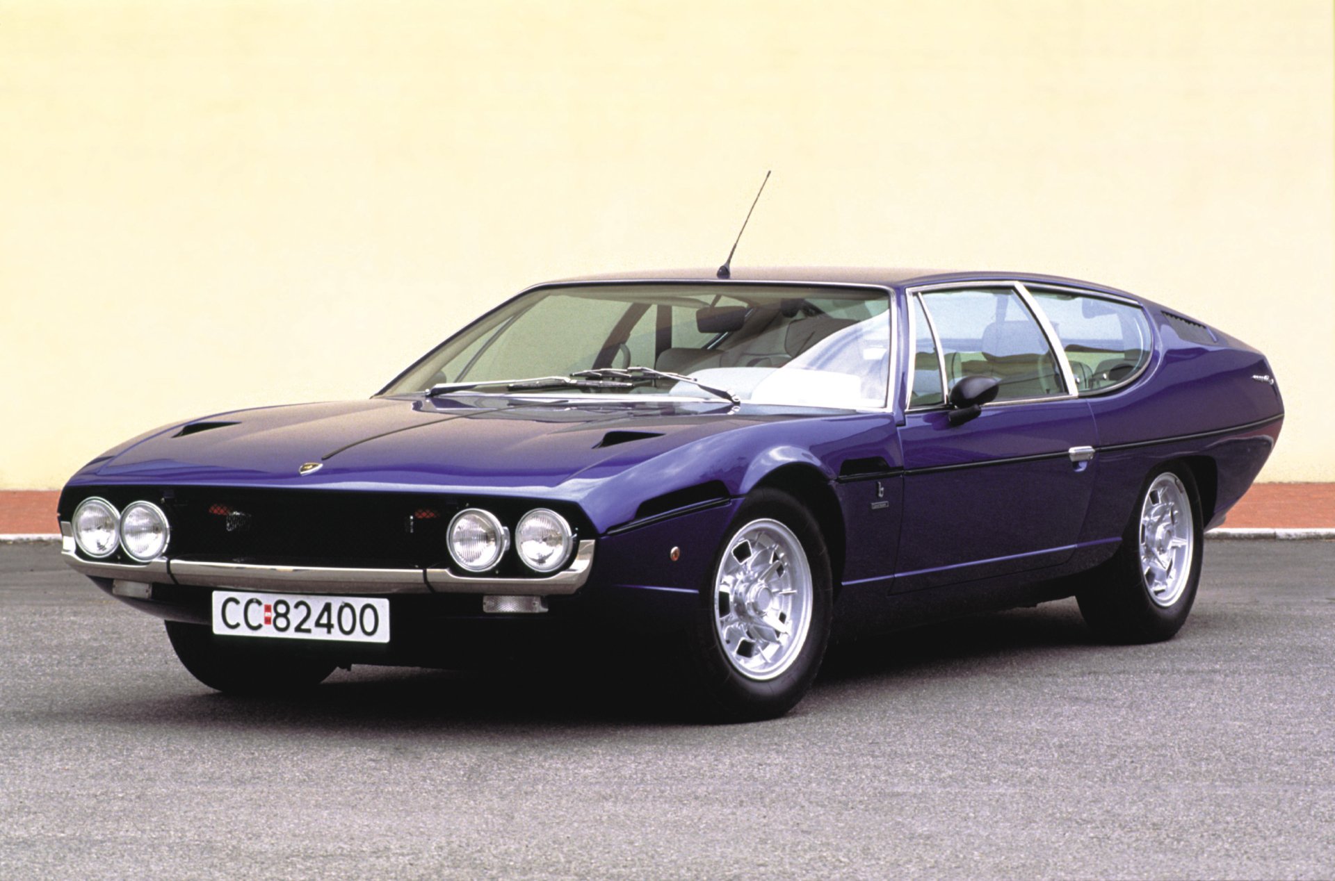HD PC desktop wallpaper of a classic purple Lamborghini Espada, showcasing the vintage vehicle's sleek design against a plain background.