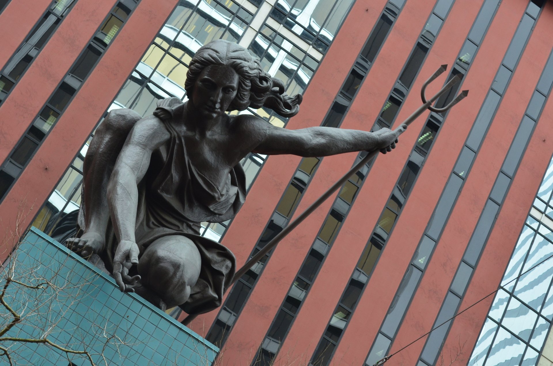 Download Man Made Statue HD Wallpaper