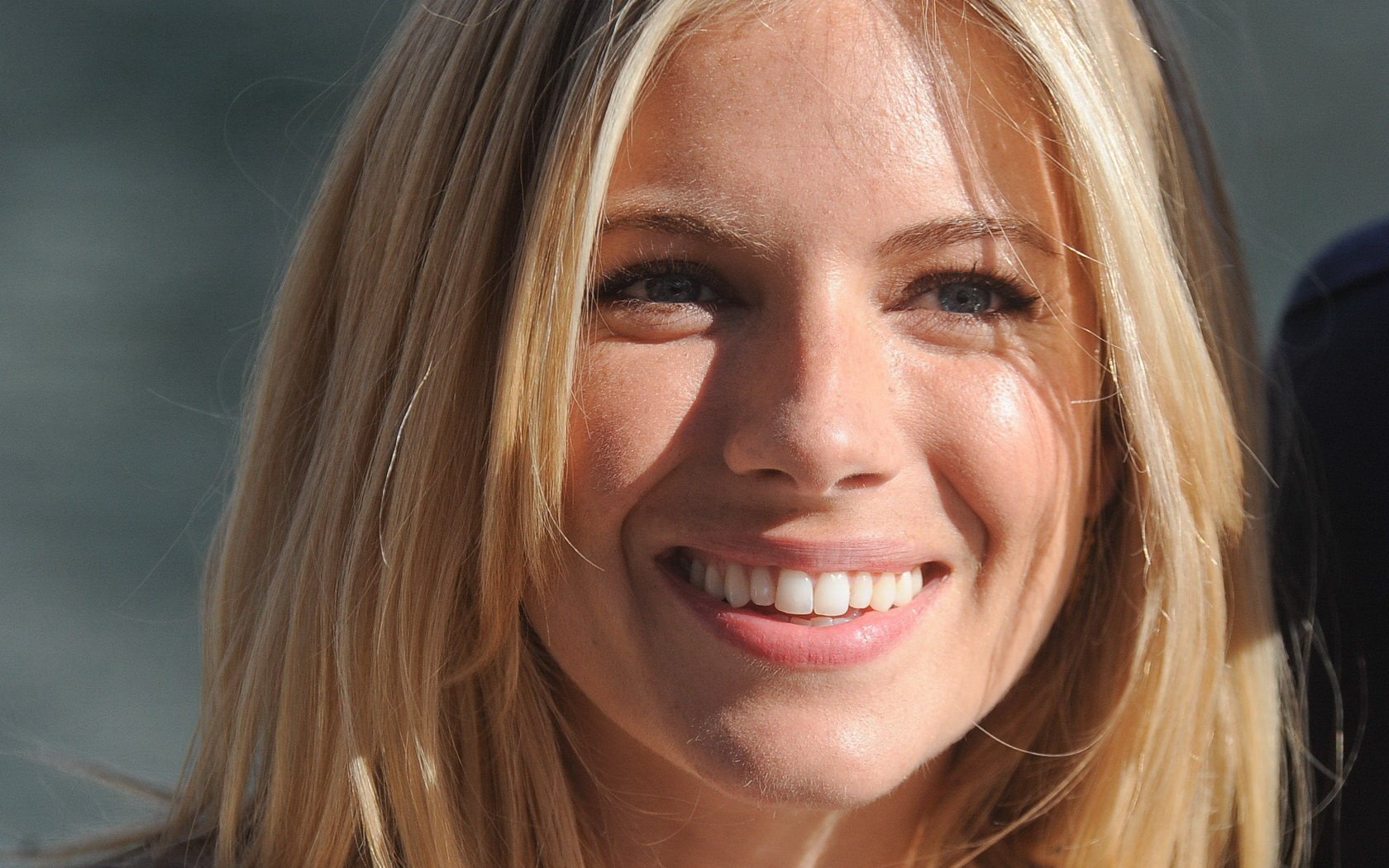 Sienna Miller Wallpaper and Background Image | 1680x1050