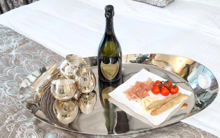  Food & Wine