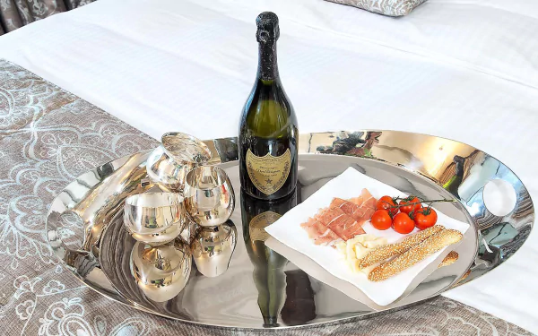  Food & Wine