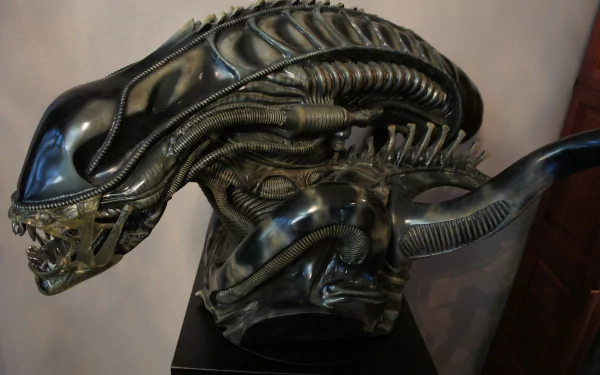 4K Ultra HD PC desktop wallpaper featuring a detailed close-up of the iconic alien creature from the classic sci-fi movie.