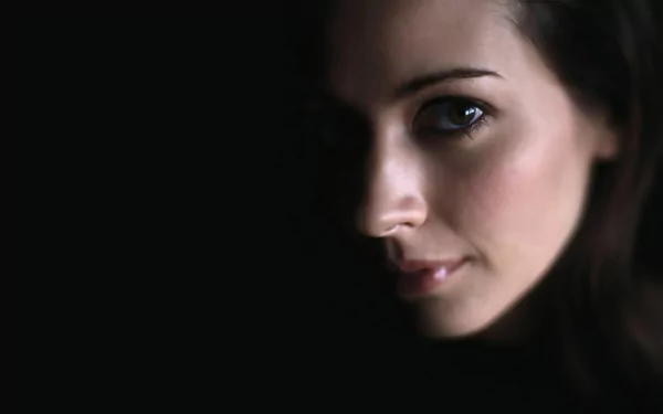 HD PC desktop wallpaper featuring a close-up portrait of celebrity Amy Acker with soft lighting highlighting her face against a dark background.