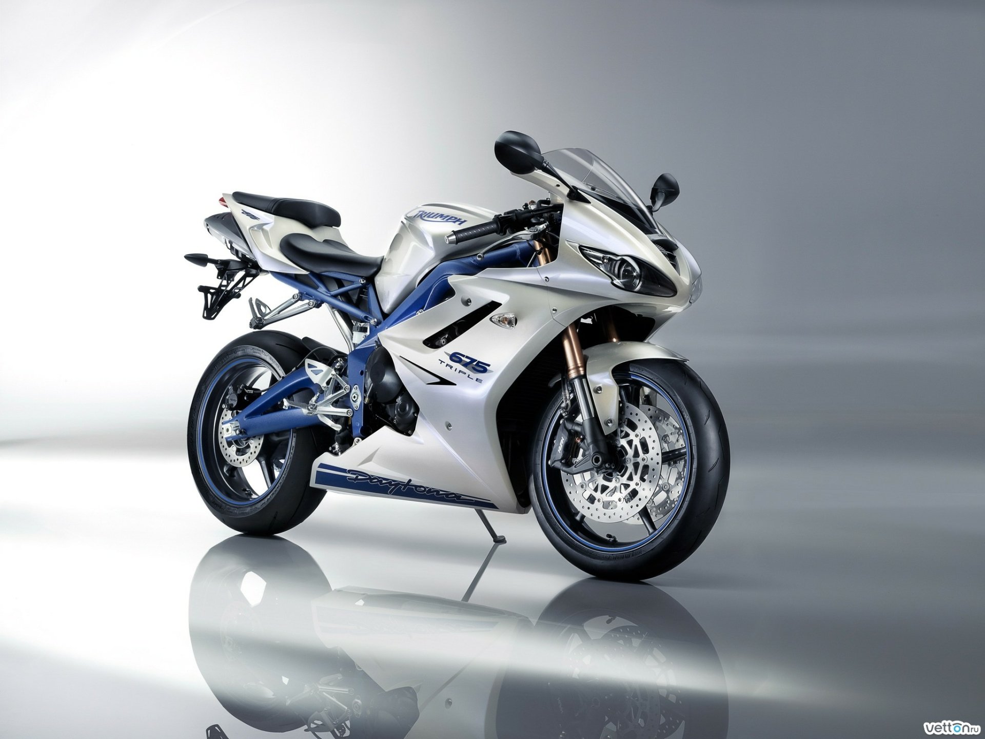 Download Vehicle Triumph Daytona HD Wallpaper