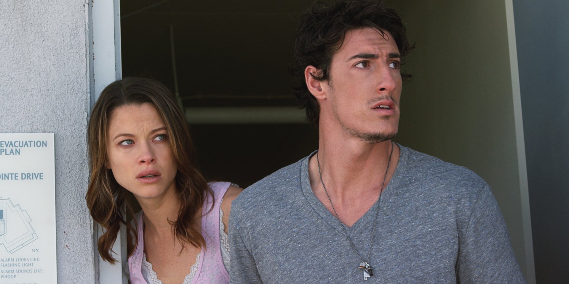 Download Movie Skyline (2010) HD Wallpaper