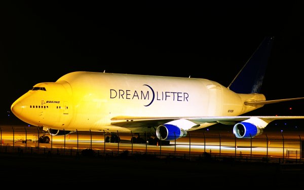 Vehicles Boeing 747 Dreamlifter Airplane Boeing Dreamlifter HD Wallpaper | Background Image
