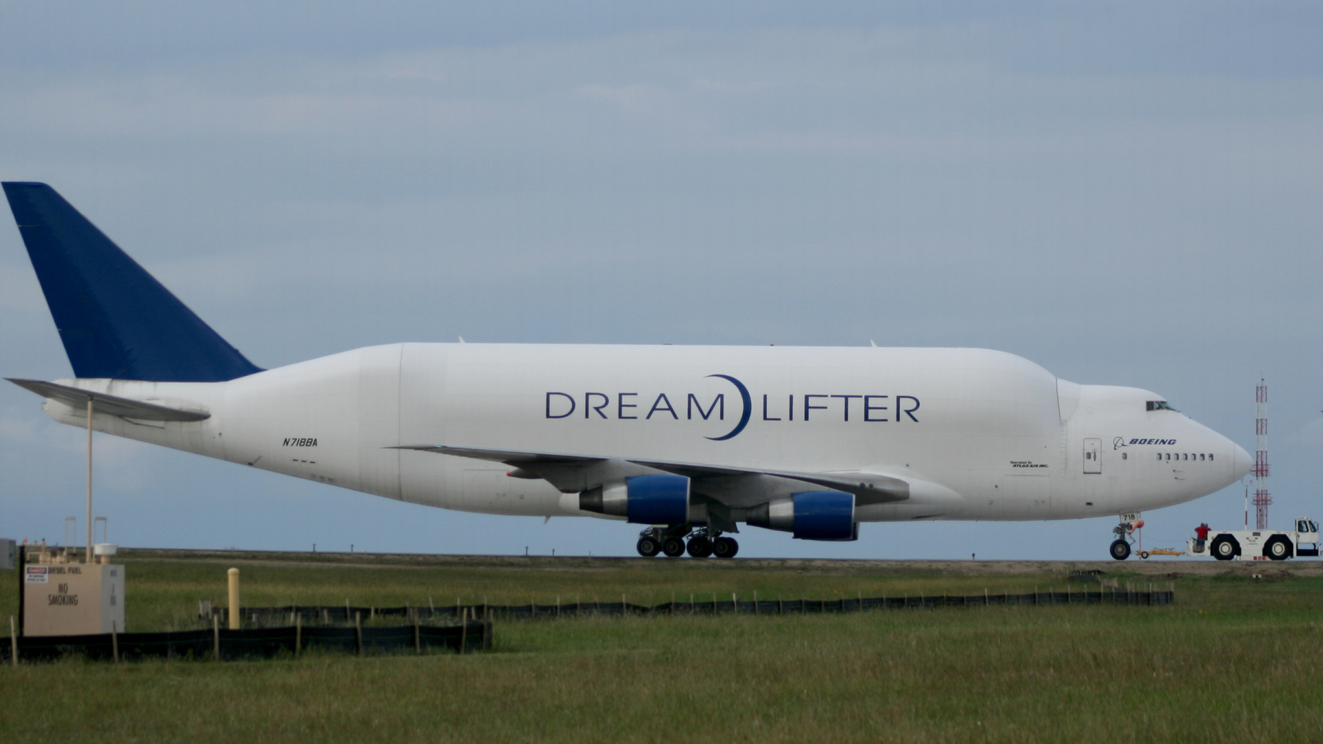Download Dreamlifter Boeing Airplane Vehicle Boeing 747 Dreamlifter HD