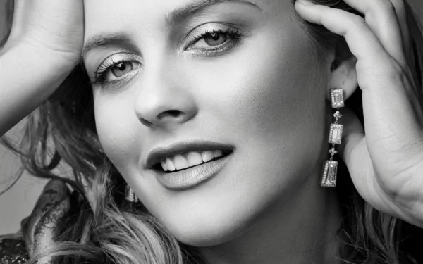 Close-up black-and-white portrait of celebrity Alicia Silverstone, designed as an HD PC desktop wallpaper and background.