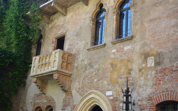  Romeo and Juliet's balcony