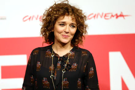actress Italian Celebrity Valeria Golino HD Desktop Wallpaper | Background Image