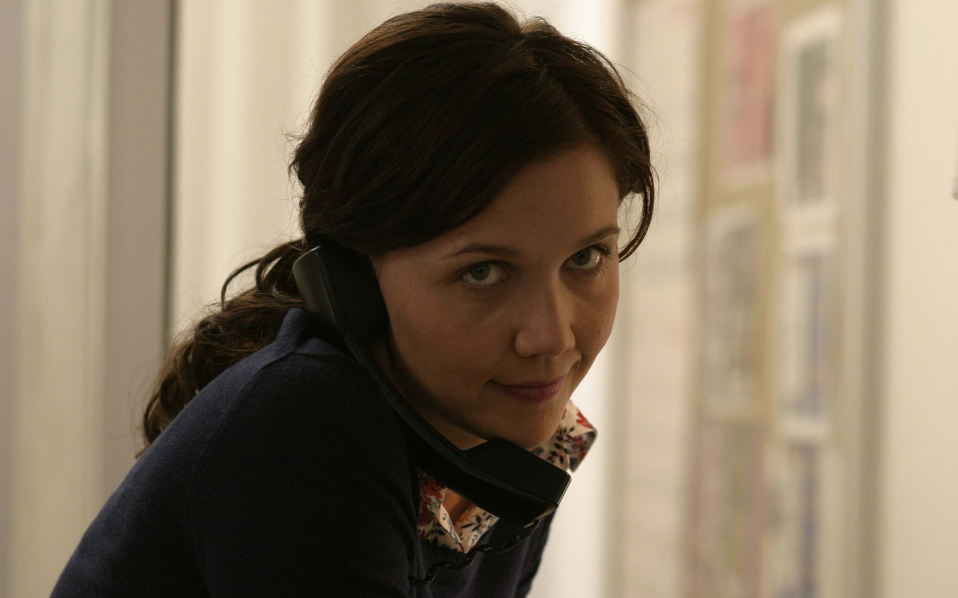 Download American Actress Celebrity Maggie Gyllenhaal HD Wallpaper